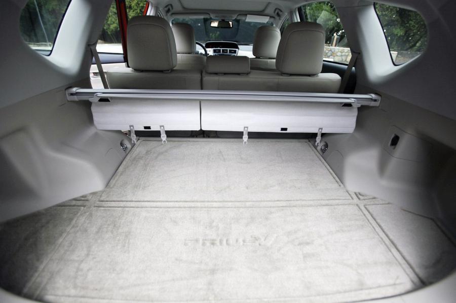  Toyota Prius V 2011 года  (фото 162 из 208)